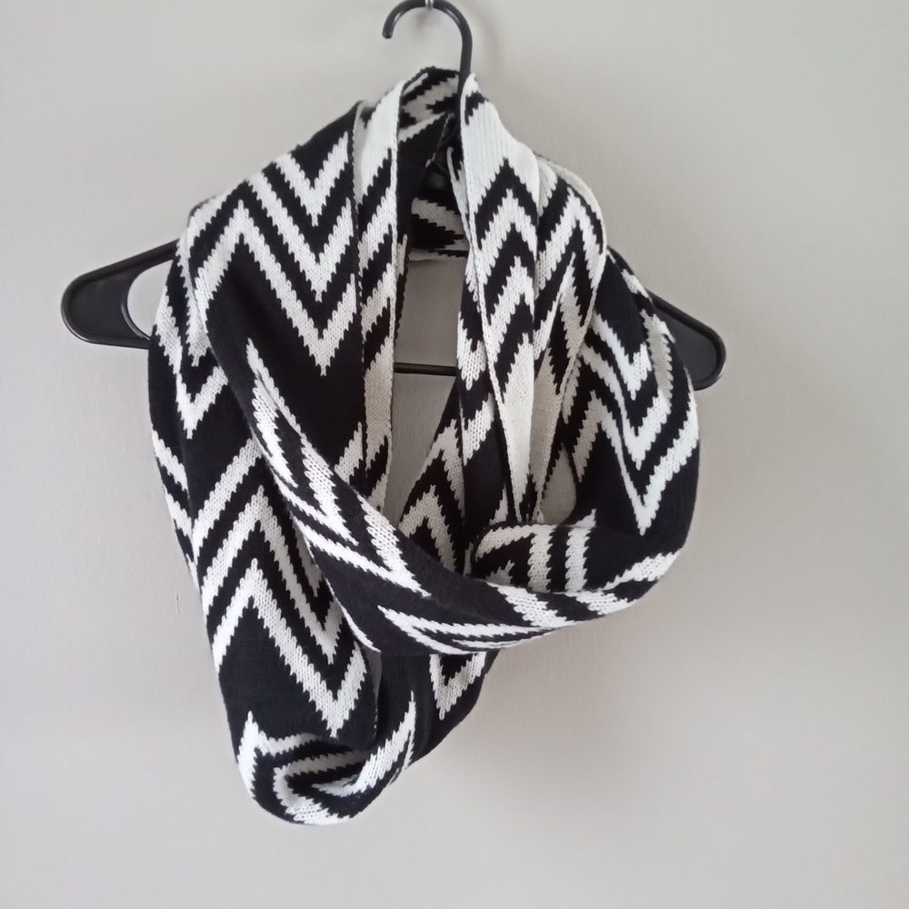 Stylish Multi-Patterned Scarves Set - Picture 3 of 8